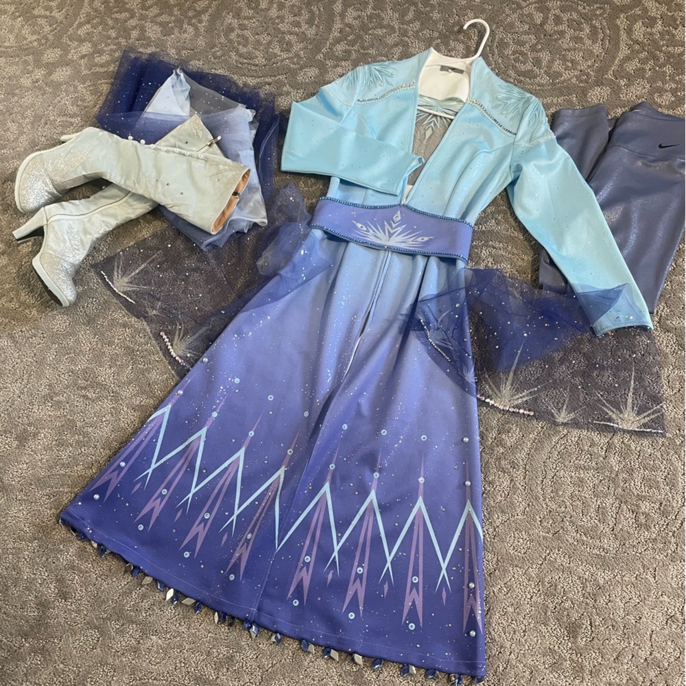 Deluxe Elsa Frozen Cosplay with custom boots